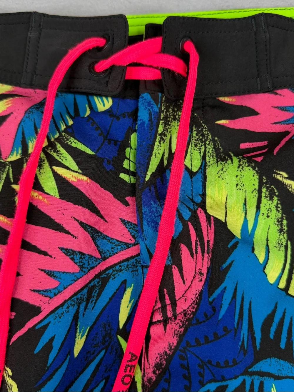American Eagle Board Shorts Mens M Neon Tropical Leaf Swim Trunks Surf Y2K